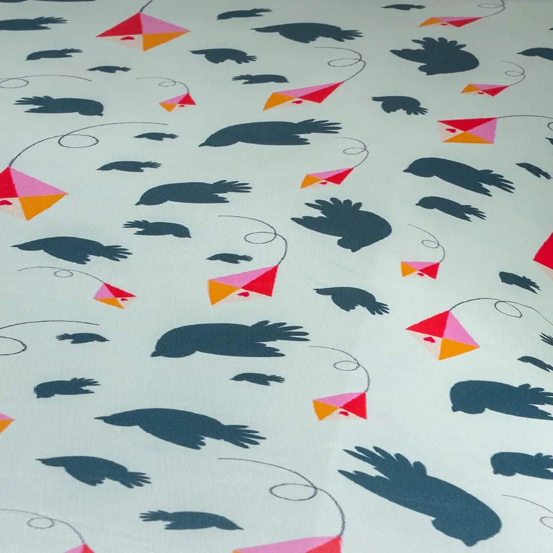 DivineTrendz Exclusive - Birds And Kites Elastic Table Cover